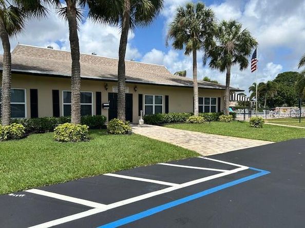1025 South Drive S D, Delray Beach FL 33445