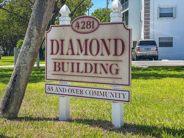 4281 NW 41st Street 320, Lauderdale Lakes FL 33319