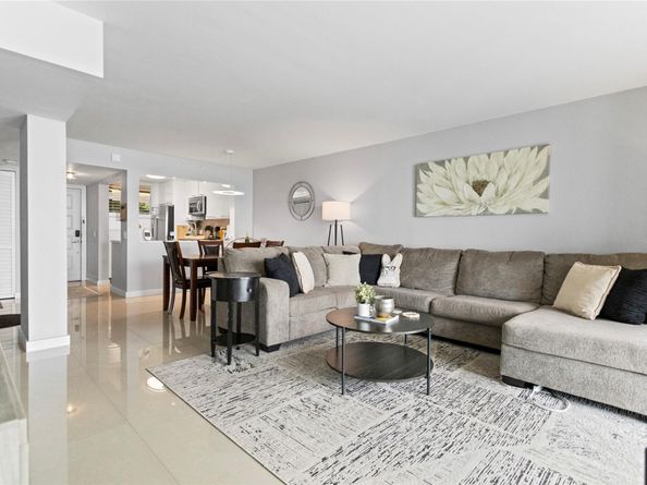 111 Lake Emerald Drive 106, Oakland Park FL 33309