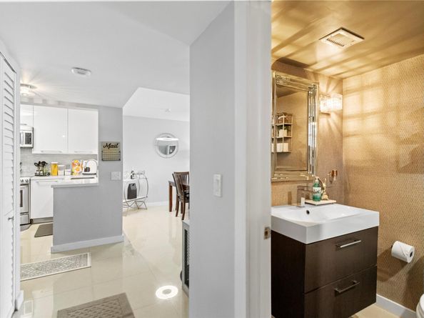 111 Lake Emerald Drive 106, Oakland Park FL 33309