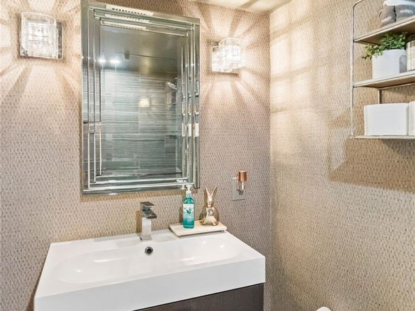 111 Lake Emerald Drive 106, Oakland Park FL 33309