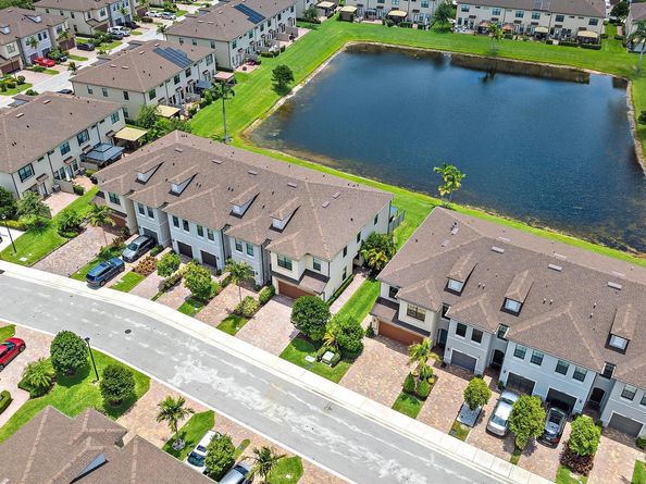 2366 Byron Street, Palm Springs FL 33406