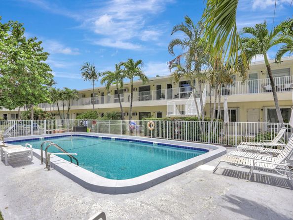 3215 SE 10th Street 102, Pompano Beach FL 33062