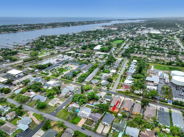 414 W Mango Street, Lantana FL 33462