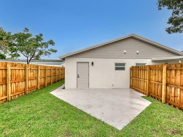 414 W Mango Street, Lantana FL 33462