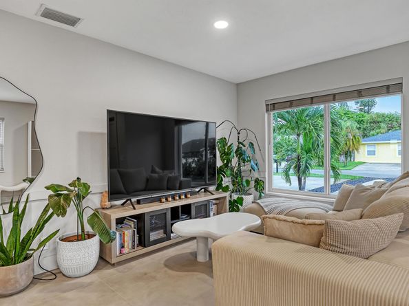 414 W Mango Street, Lantana FL 33462