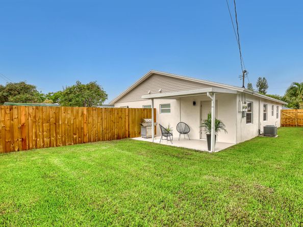 414 W Mango Street, Lantana FL 33462
