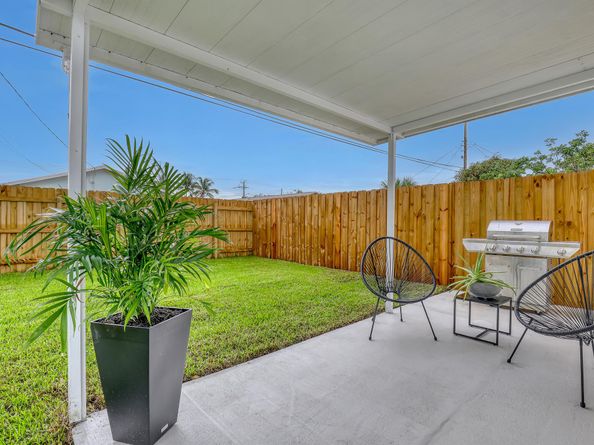 414 W Mango Street, Lantana FL 33462