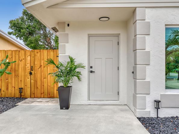 414 W Mango Street, Lantana FL 33462