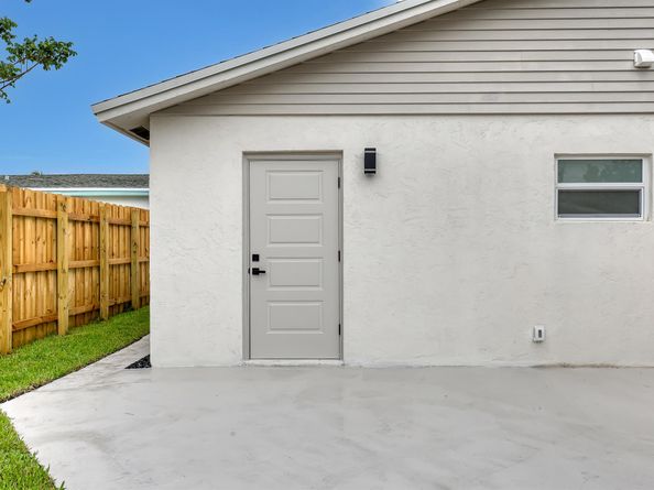 414 W Mango Street, Lantana FL 33462