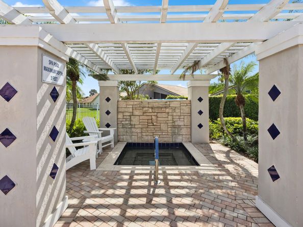 7146 Falls Road E, Boynton Beach FL 33437