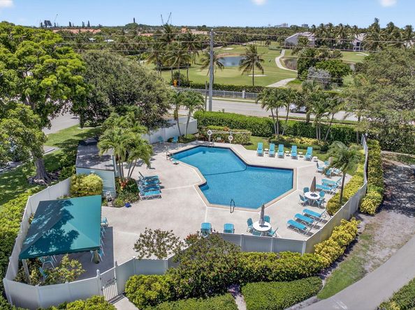 704 Clubhouse Circle, Jupiter FL 33477