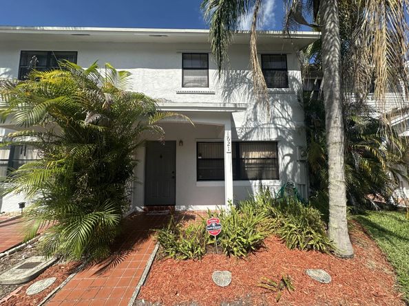 621 NW 105th Way, Pembroke Pines FL 33026