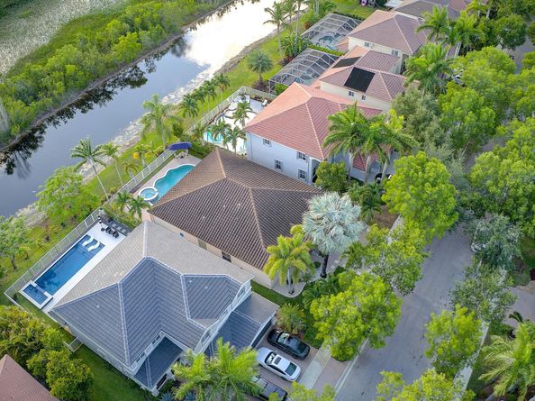 972 Lavender Cir, Weston FL 33327