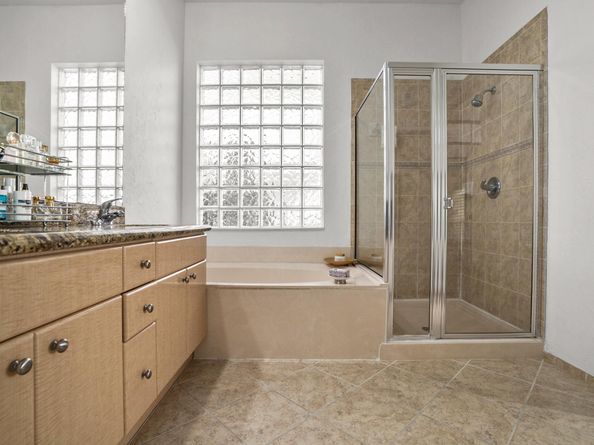 972 Lavender Cir, Weston FL 33327