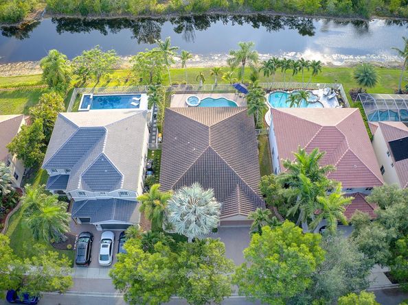 972 Lavender Cir, Weston FL 33327