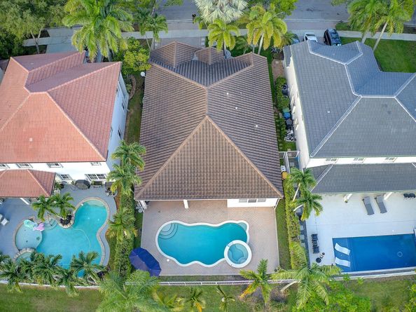 972 Lavender Cir, Weston FL 33327