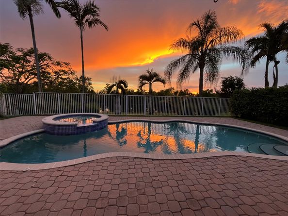 972 Lavender Cir, Weston FL 33327