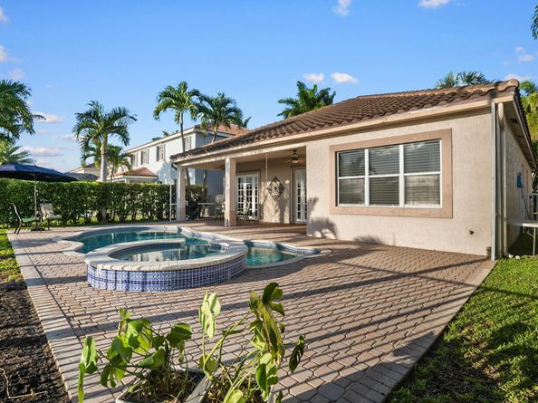 972 Lavender Cir, Weston FL 33327