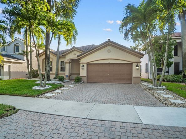 972 Lavender Cir, Weston FL 33327