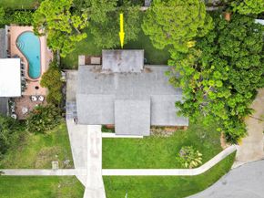 902 Oak Circle, Jupiter FL 33458