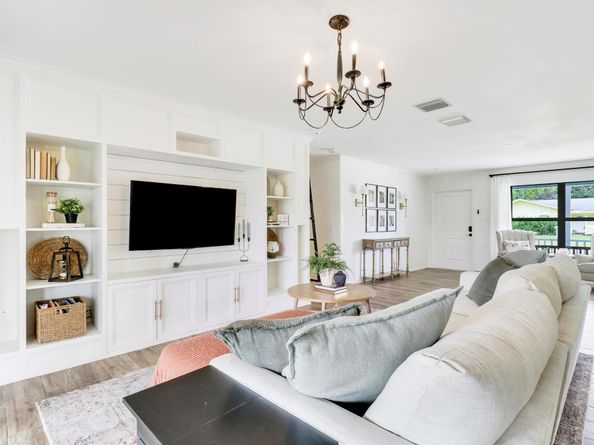 902 Oak Circle, Jupiter FL 33458