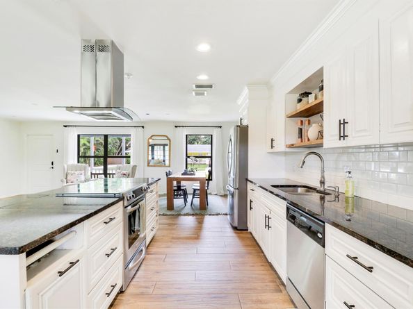 902 Oak Circle, Jupiter FL 33458