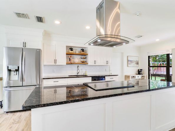 902 Oak Circle, Jupiter FL 33458