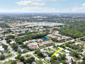 902 Oak Circle, Jupiter FL 33458