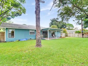 902 Oak Circle, Jupiter FL 33458