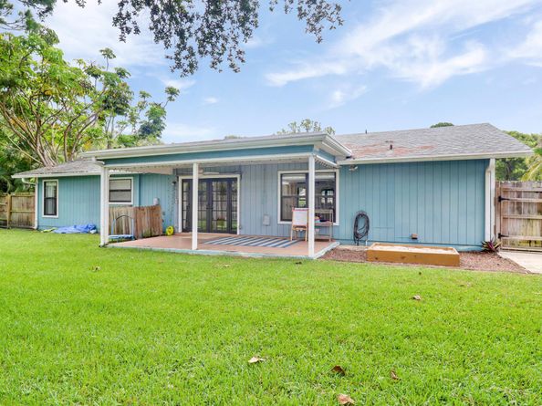 902 Oak Circle, Jupiter FL 33458