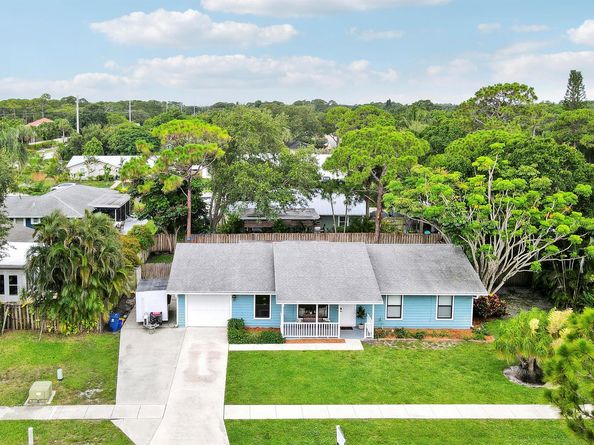 902 Oak Circle, Jupiter FL 33458