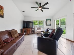 5392 SW 11TH St, Plantation FL 33317