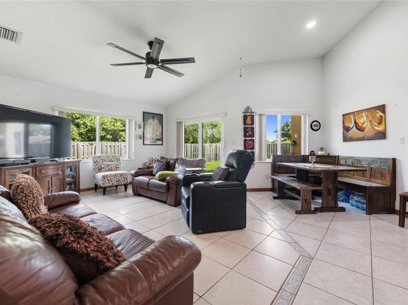 5392 SW 11TH St, Plantation FL 33317