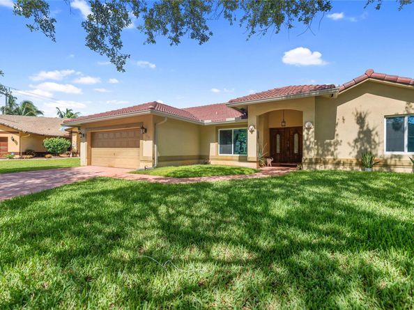 5392 SW 11TH St, Plantation FL 33317