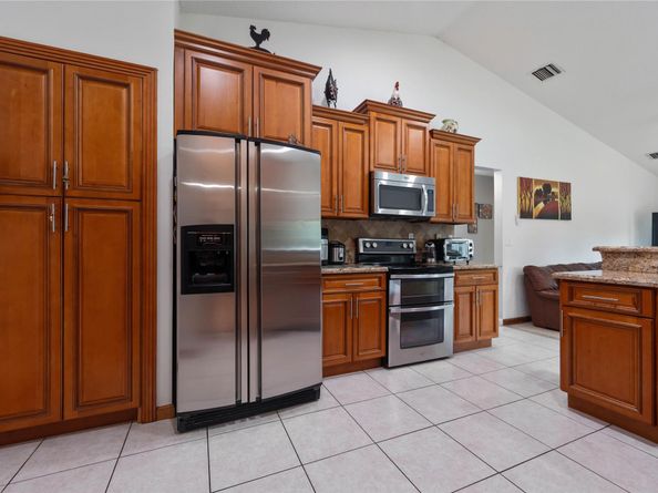 5392 SW 11TH St, Plantation FL 33317