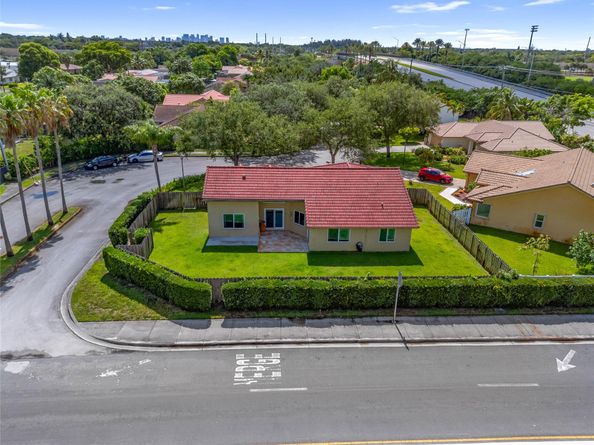5392 SW 11TH St, Plantation FL 33317