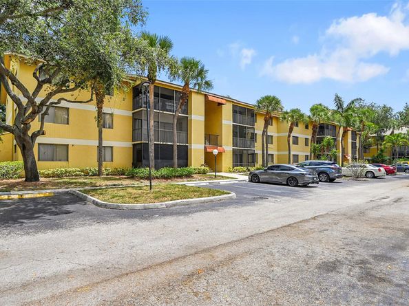 3007 N Oakland Forest Dr 302, Oakland Park FL 33309