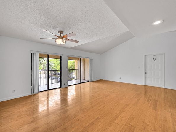 3007 N Oakland Forest Dr 302, Oakland Park FL 33309