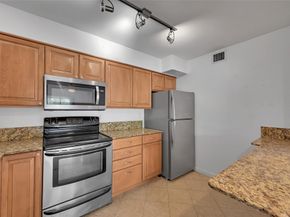 3007 N Oakland Forest Dr 302, Oakland Park FL 33309