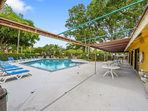 3007 N Oakland Forest Dr 302, Oakland Park FL 33309