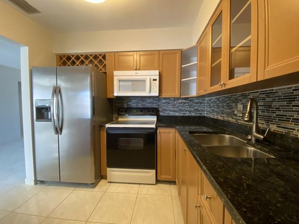 2700 NE 57th St, Fort Lauderdale FL 33308