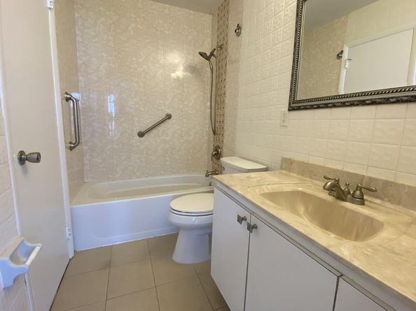 2700 NE 57th St, Fort Lauderdale FL 33308