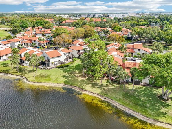 5748 Fox Hollow Drive D, Boca Raton FL 33486