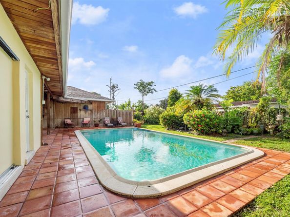 4300 NW 7th Ct, Plantation FL 33317