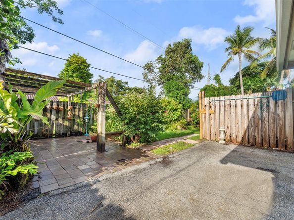 4300 NW 7th Ct, Plantation FL 33317