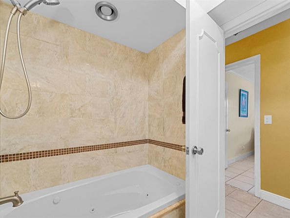 4300 NW 7th Ct, Plantation FL 33317