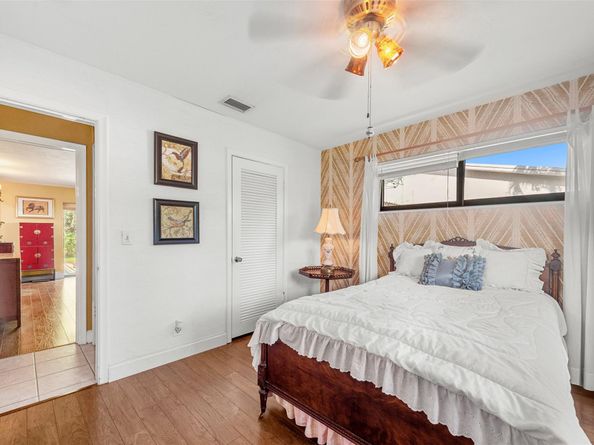 4300 NW 7th Ct, Plantation FL 33317