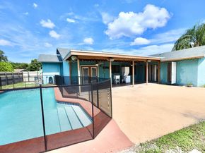 2910 NW 53rd Ter, Margate FL 33063
