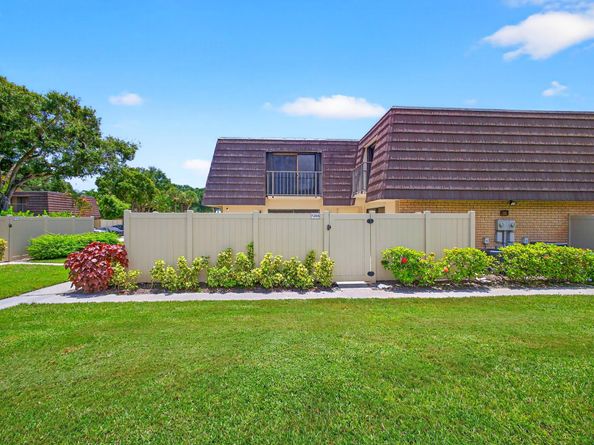 7205 72nd Way, West Palm Beach FL 33407